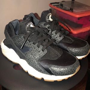 Nike Huarache women’s sz 8